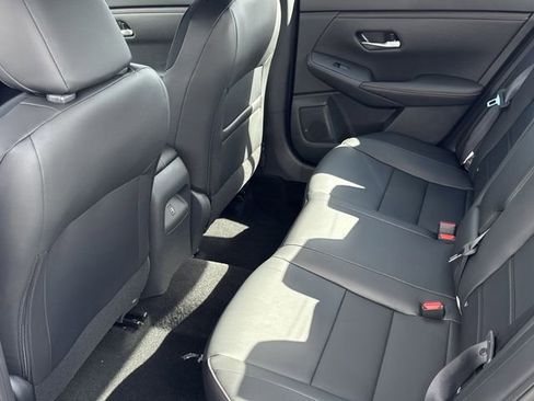 Used 2025 Nissan Sentra SR w/ SR Premium Package image 17