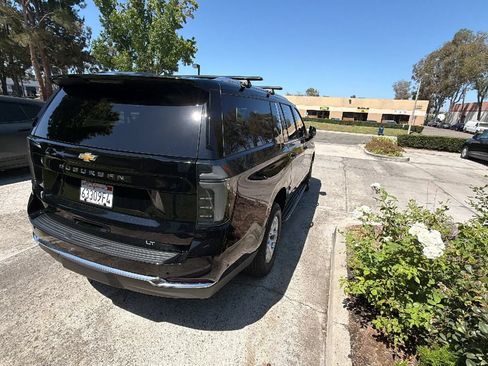 Used 2026 Chevrolet Suburban LT w/ Comfort Package RWD image 9