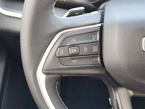 New 2025 Jeep Grand Cherokee Altitude image 28