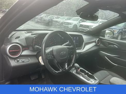 Used 2024 Chevrolet Trax RS w/ Driver Confidence Package FWD image 9