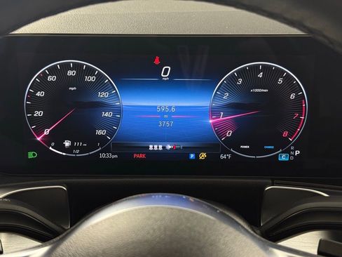 Used 2025 Mercedes-Benz GLB 250 4MATIC image 23