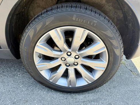 Used 2017 Land Rover Discovery Sport HSE Luxury image 13