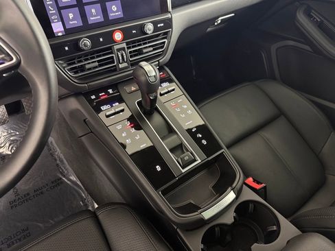 Certified 2026 Porsche Macan AWD/4WD image 25