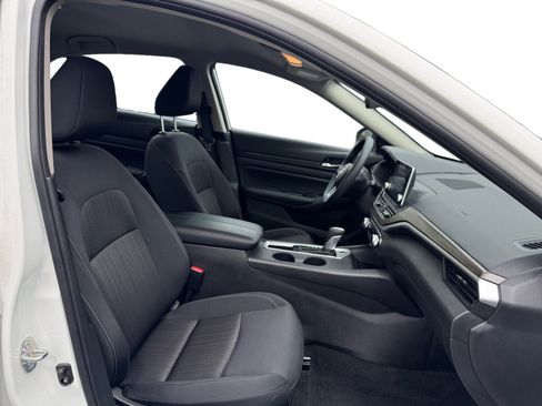 Used 2025 Nissan Altima 2.5 SV FWD image 15
