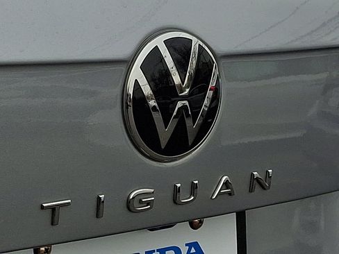 Used 2023 Volkswagen Tiguan SE R-Line image 30