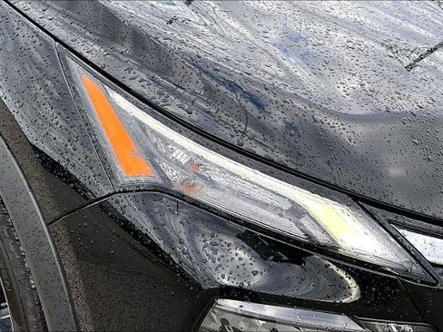 Certified 2025 Nissan Rogue SV image 28