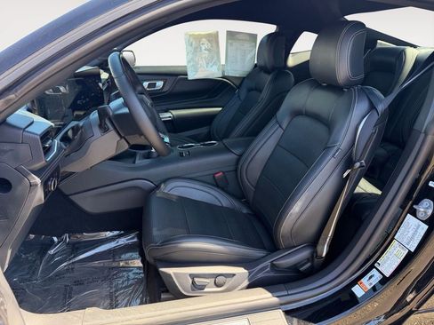 Used 2025 Ford Mustang GT Premium RWD image 6