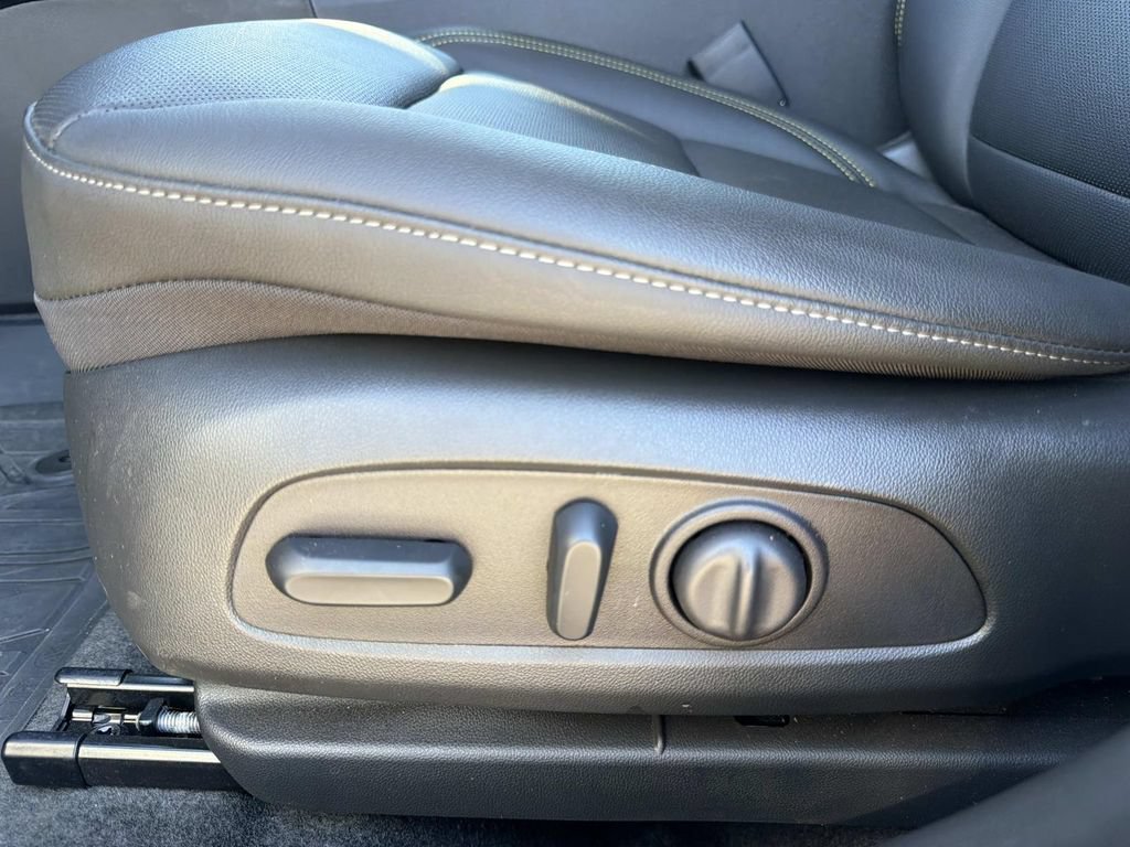 Used 2025 Chevrolet Trax ACTIV w/ Sunroof Package FWD image 13