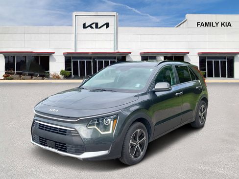 Certified 2025 Kia Niro EX FWD image 3