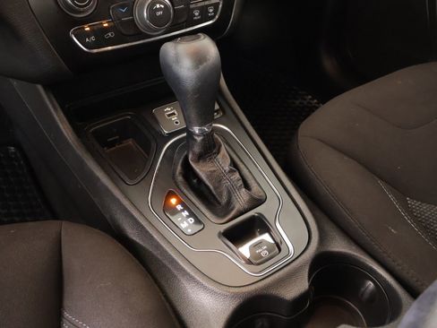 Used 2020 Jeep Cherokee Latitude w/ Cold Weather Group image 8