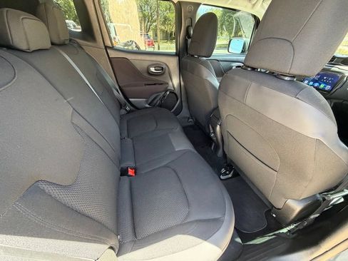 Used 2018 Jeep Renegade Altitude FWD image 7