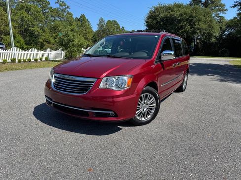 Used 2013 Chrysler Town & Country Touring-L w/ Entertainment Group #2 FWD image 32