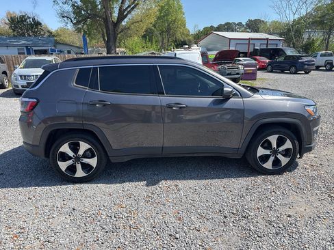 Used 2020 Jeep Compass Latitude image 11