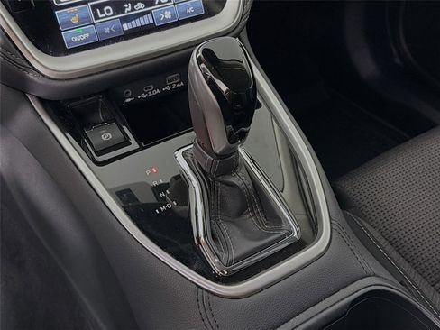 Used 2025 Subaru Outback Premium w/ Popular Package #1A image 17