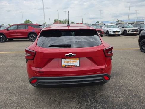 New 2026 Chevrolet Trax LT w/ Sunroof Package FWD image 5