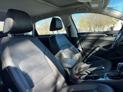 Used 2018 Volkswagen Passat 2.0T SE image 24
