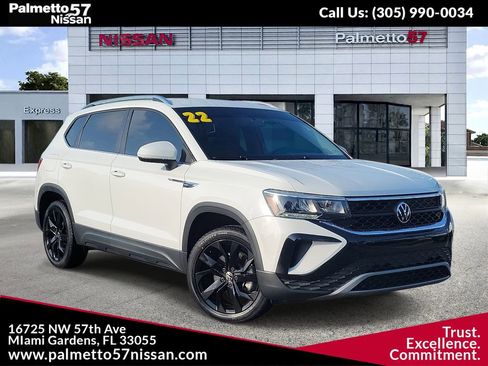 Used 2022 Volkswagen Taos SE image 1