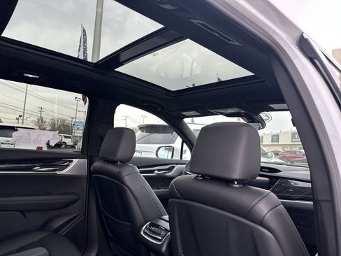 Certified 2023 Cadillac XT6 Premium Luxury AWD/4WD image 17