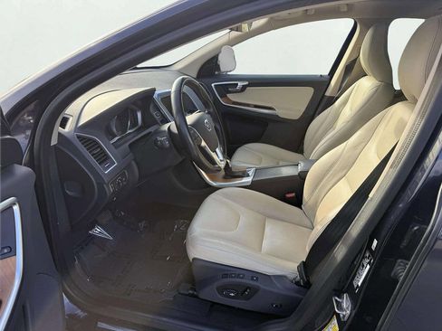 Used 2017 Volvo XC60 T6 Inscription w/ Climate Package image 10