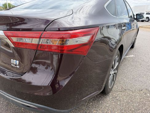 Used 2018 Toyota Avalon XLE Premium w/ All Weather Liner Package FWD image 11