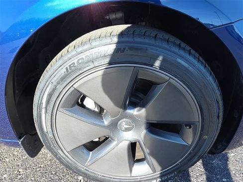 Used 2023 Tesla Model 3 Standard Range image 10