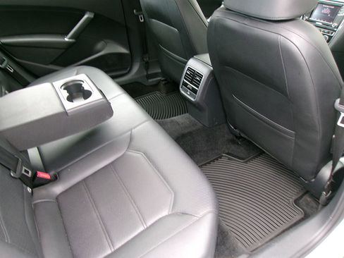 Used 2016 Volkswagen Passat 1.8T SE image 10