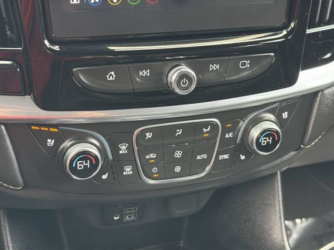 Used 2023 Chevrolet Traverse Premier FWD image 26