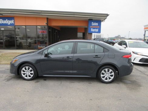 Used 2024 Toyota Corolla LE image 2