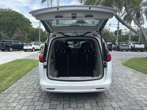 Used 2023 Chrysler Voyager LX FWD image 28