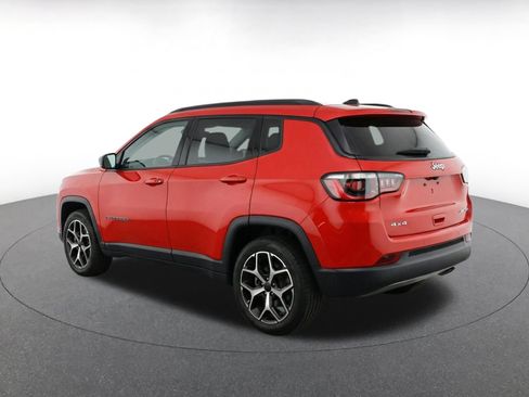 Used 2025 Jeep Compass Limited AWD/4WD image 5