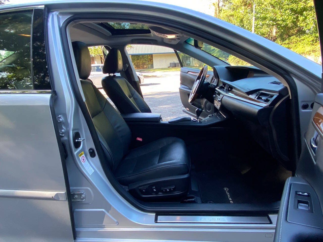Used 2014 Lexus ES 300h w/ Luxury Package w/Bamboo Trim FWD image 58