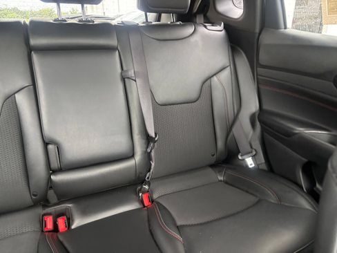 Used 2025 Jeep Compass Trailhawk AWD/4WD image 35