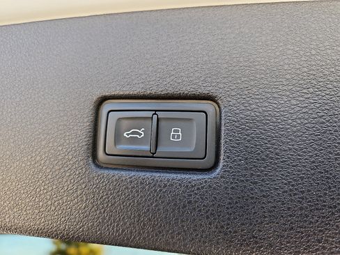 Used 2021 Audi Q8 Premium Plus w/ Premium Plus Package image 8