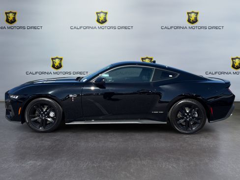 Used 2024 Ford Mustang GT RWD image 2