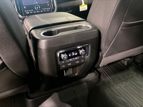 Used 2025 GMC Yukon XL Elevation w/ Elevation Premium Package AWD/4WD image 29