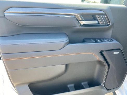 Used 2025 GMC Sierra 2500 AT4 AWD/4WD image 17