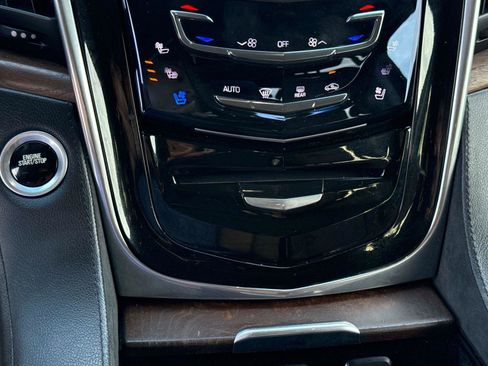 Used 2017 Cadillac Escalade Premium Luxury RWD image 27