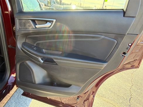 Used 2021 Ford Edge Titanium image 16