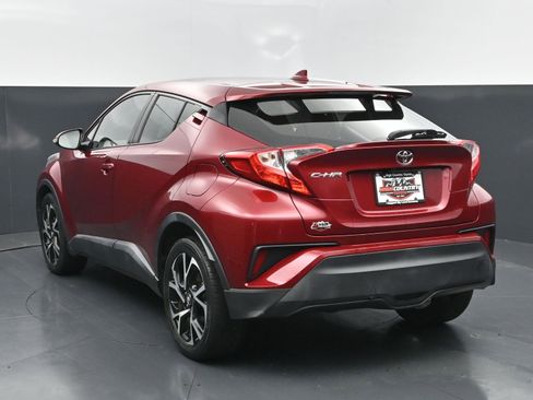 Used 2018 Toyota C-HR XLE FWD image 4