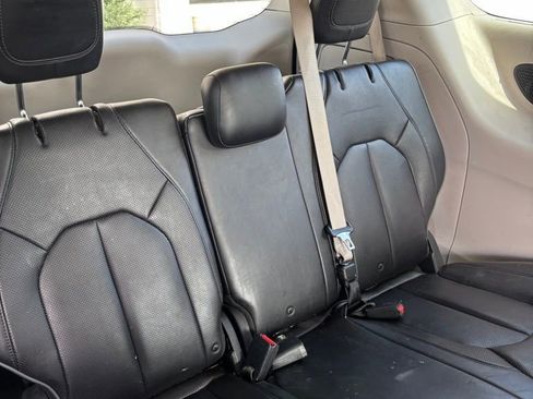 Used 2017 Chrysler Pacifica Limited FWD image 15