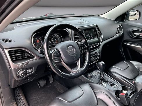 Used 2020 Jeep Cherokee Latitude Plus w/ Cold Weather Group AWD/4WD image 17