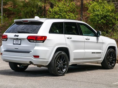 Used 2020 Jeep Grand Cherokee Altitude RWD image 5