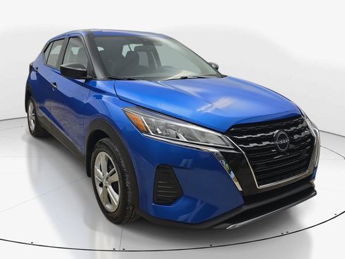 Used 2025 Nissan Kicks Play S FWD image 2