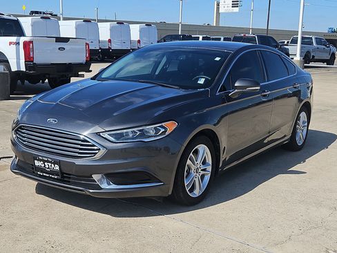 Used 2018 Ford Fusion SE w/ Fusion SE Technology Package image 8