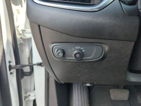 Used 2021 Chevrolet Equinox LS FWD image 19