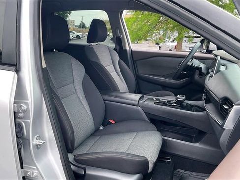 Used 2022 Nissan Rogue SV FWD image 7