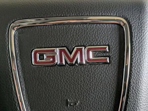 Used 2020 GMC Yukon SLT w/ Premium Edition image 13