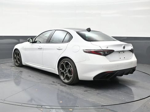 Used 2024 Alfa Romeo Giulia Veloce RWD image 3