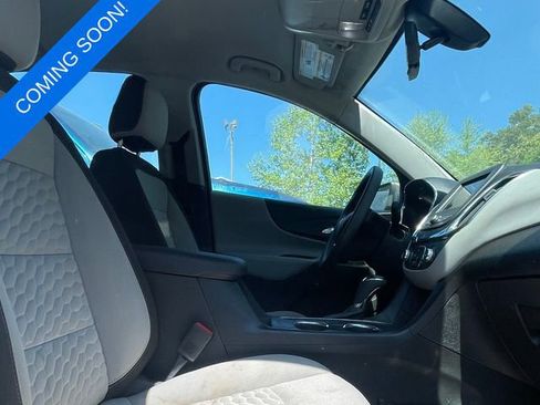 Used 2019 Chevrolet Equinox LS AWD/4WD image 2