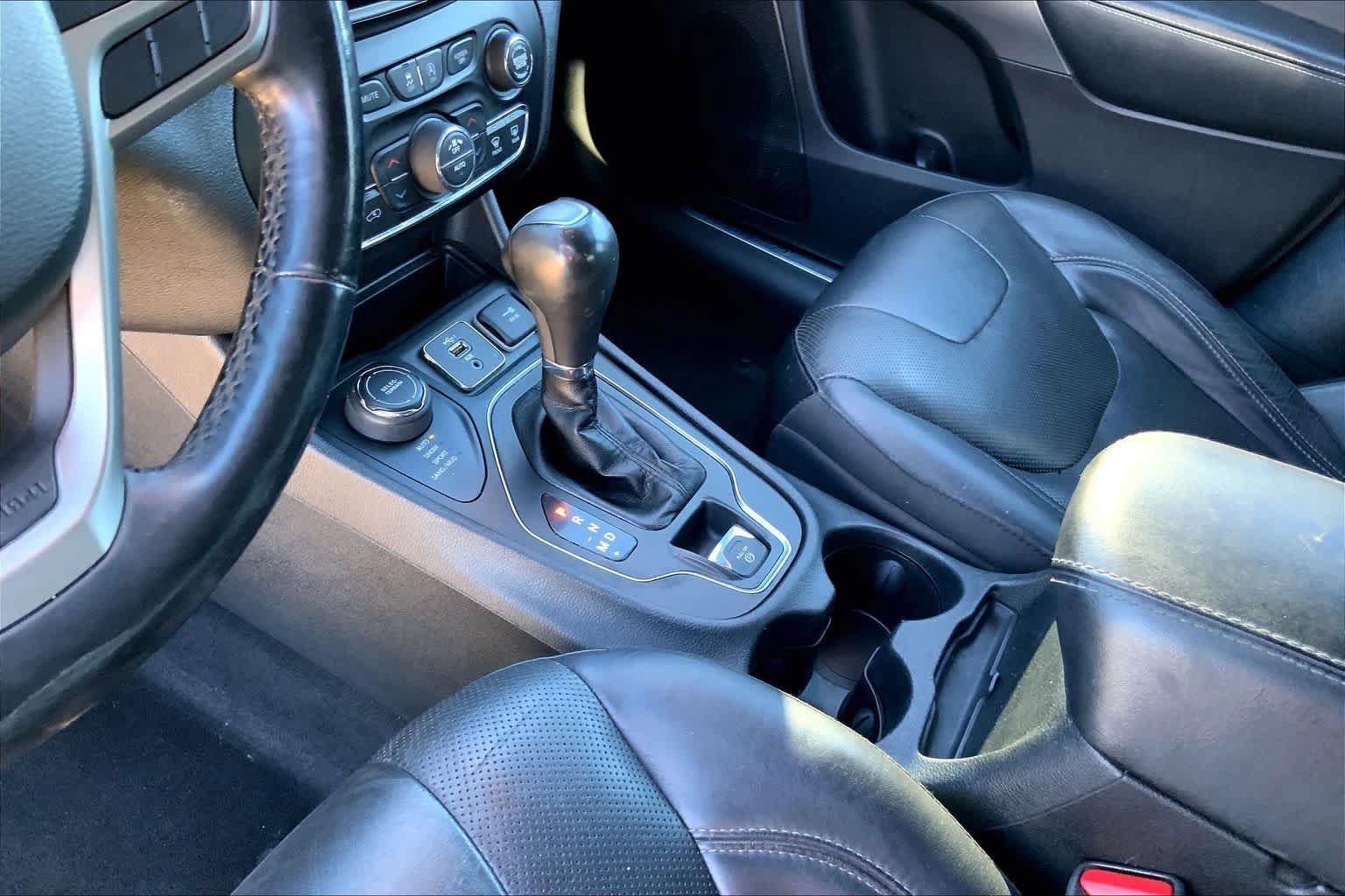Used 2020 Jeep Cherokee High Altitude AWD/4WD image 15